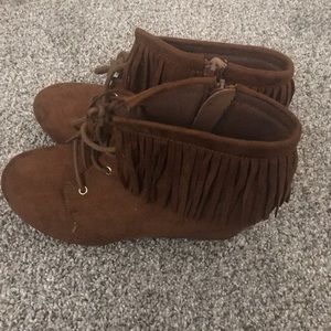 Girls Size 5 Suede Booties